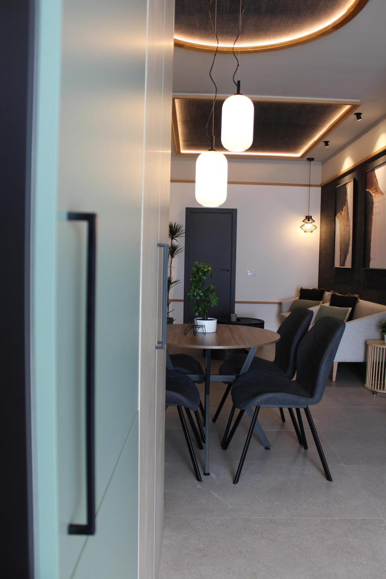 Promotur Suites - Ayora Valencia Luaran gambar